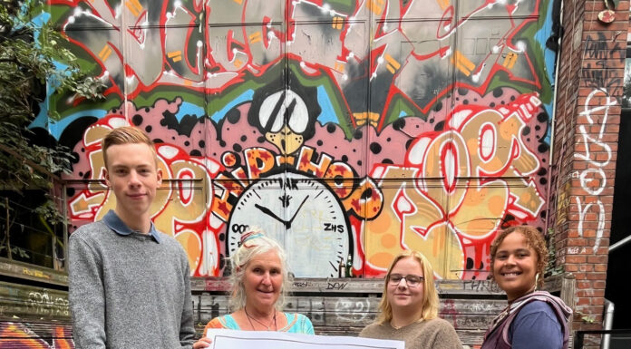 Die Schüler der IGS Linden sammeln 8500 Euro für das Kulturzentrum Faust und unterstützen so das kulturelle Angebot in ihrem Stadtteil