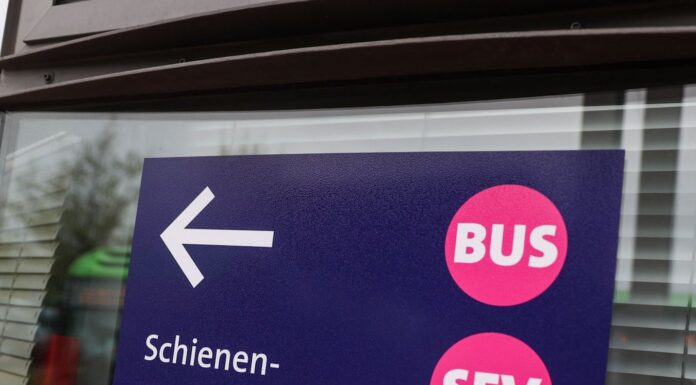 Stadtbahnlinie 10 – Ersatzverkehr mit Bussen am Wochenende Der Ersatzverkehr mit Bussen am Wochenende wird aufgrund von Bauarbeiten auf der Stadtbahnlinie 10 eingerichtet. Aktuelle Infos sind verfügbar