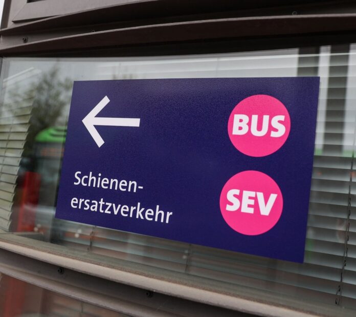 Der Ersatzverkehr mit Bussen am Wochenende wird aufgrund von Bauarbeiten auf der Stadtbahnlinie 10 eingerichtet. Aktuelle Infos sind verfügbar