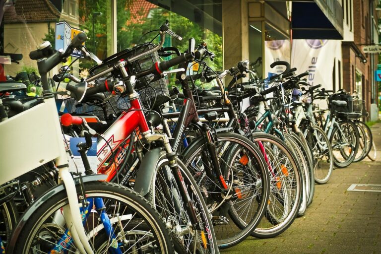 Die Fahrradversteigerung des Fundbüros am 25. Oktober bietet gebrauchte und reparaturbedürftige Räder für Interessierte an