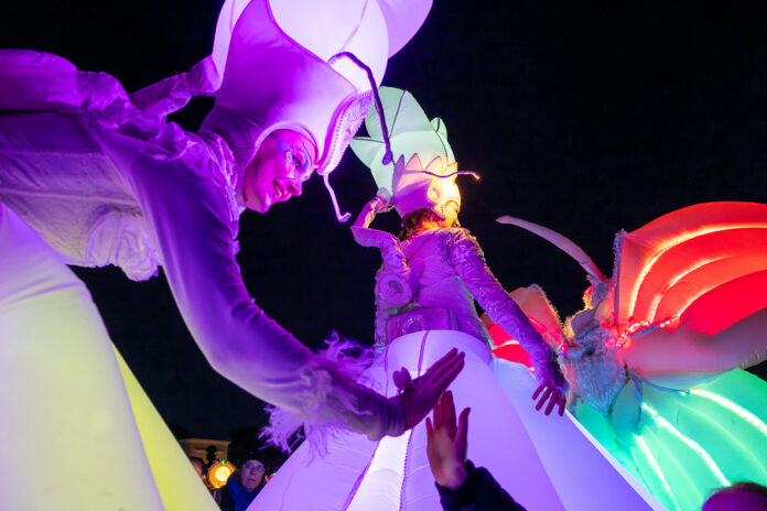 Das Laternenfest im Großen Garten bietet eine besondere Atmosphäre mit Musik und Unterhaltung. Ein Fest für Groß und Klein