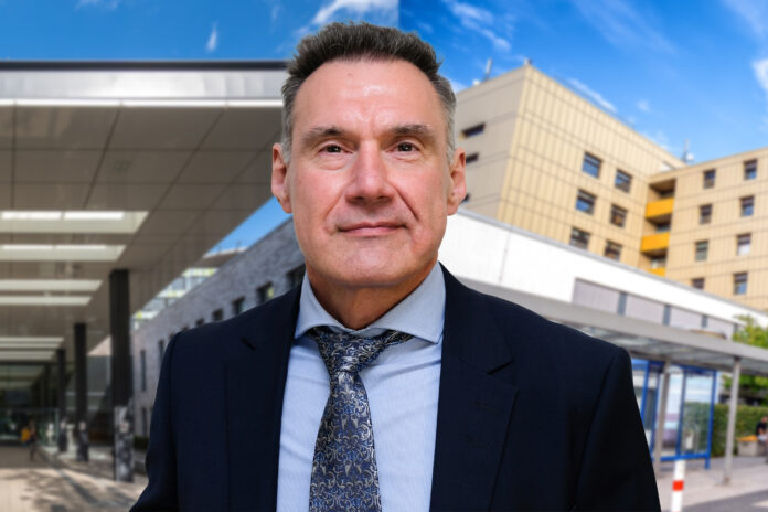 Dr. Wladimir Pauker, Neuer Chefarzt für Frauenheilkunde und Geburtshilfe Im KRH Klinikum Region Hannover wird ein neuer Chefarzt für Frauenheilkunde und Geburtshilfe vorgestellt, der die Klinikleitung übernimmt