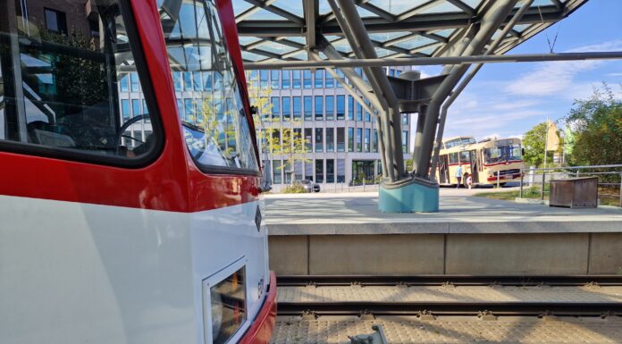 Saisonabschluss im Straßenbahnmuseum: Shuttleverkehr mit dem TW 601 Der Saisonabschluss im Straßenbahnmuseum bietet Shuttleverkehr mit dem TW 601 und spannende Fahrten. Jetzt mehr erfahren!