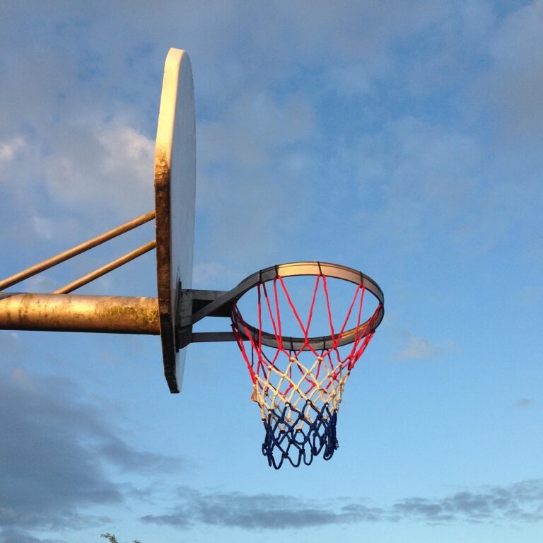 Basketball und WLAN: Neuer Jugendplatz in Bemerode eröffnet für Jugendliche