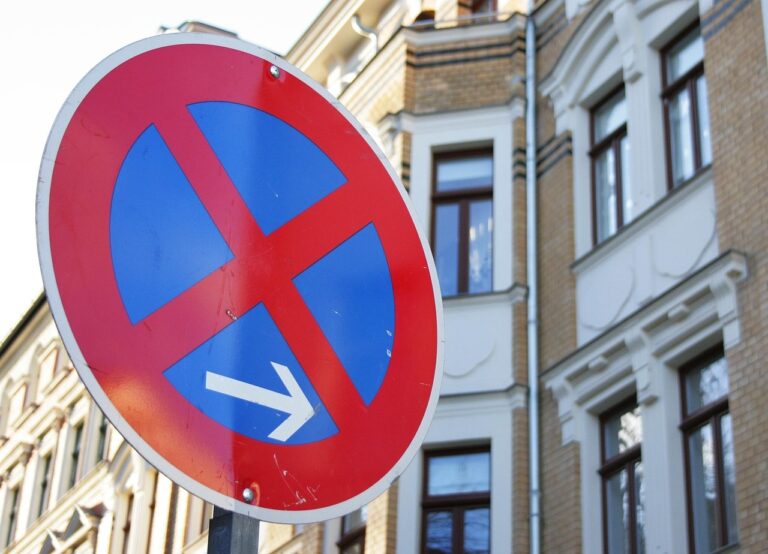 Haltverbote in Hamsunstraße und Selma-Lagerlöf-Weg werden angepasst, um mehr Stellplätze für Gottesdienstbesucher zu schaffen