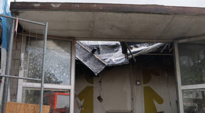 Die Stadtverwaltung plant einen schnellen Ersatz für die abgebrannte Sporthalle. Schneller Ersatz für abgebrannte Sporthalle ist das Ziel