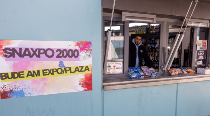 Snäxpo eröffnet: Snacks statt Fahrkarten an der Expo-Plaza. Ein neuer Kiosk bringt frischen Wind in die Region
