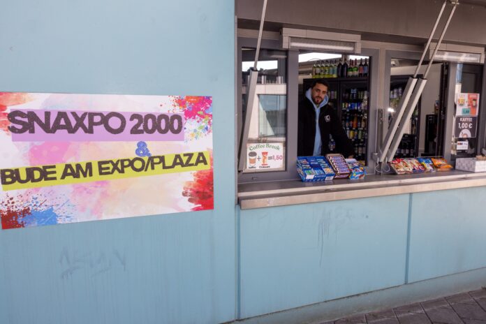 Snäxpo eröffnet: Snacks statt Fahrkarten an der Expo-Plaza. Ein neuer Kiosk bringt frischen Wind in die Region
