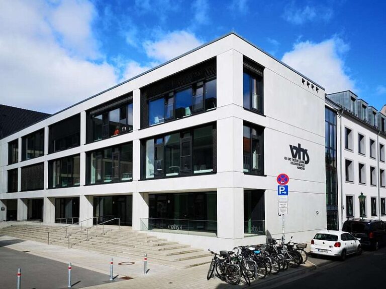 Bühne frei! Theaterspielen 60+ in neuem Kursangebot der VHS