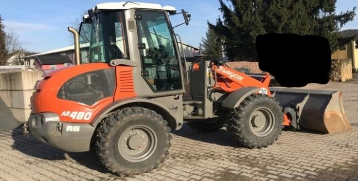 Unbekannte Täter entwenden Radlader – Polizei sucht Zeugen für den Diebstahl von einer Baustelle