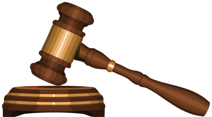 Stadt versteigert rund 400 Gegenstände: Schnäppchenjäger aufgepasst! Fundstücke warten auf neue Besitzer