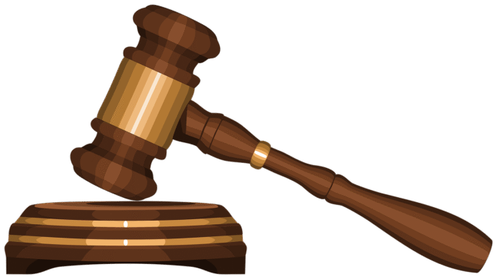 Stadt versteigert rund 400 Gegenstände: Schnäppchenjäger aufgepasst! Fundstücke warten auf neue Besitzer