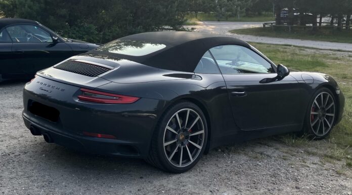 Diebstahl eines hochwertigen Porsches in der Nacht sorgt für Aufregung. Polizei sucht nach Zeugen und Hinweisen