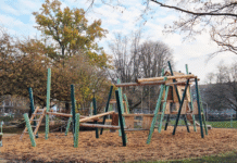 Neugestalteter Spielplatz am Bertha-von-Suttner-Platz erfreut Kinder Neugestalteter Spielplatz am Bertha-von-Suttner-Platz erfreut Kinder und bietet zahlreiche Spielmöglichkeiten