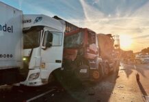 Verkehrsunfall auf der A2: LKW-Fahrer verletzt, kilometerlanger Stau entsteht Verkehrsunfall auf der A2: LKW-Fahrer verletzt, kilometerlanger Stau entsteht. Alle Details zum Vorfall und den Folgen