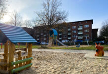 Der Spielplatz an der Hilde-Schneider-Allee wurde nach Aufwertung wiedereröffnet und bietet neue Spielmöglichkeiten für Kinder