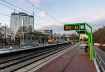 Verlängerte Hochbahnsteige gehen in Betrieb: Anpassungen für Drei-Wagen-Züge der ÜSTRA Verlängerte Hochbahnsteige gehen in Betrieb: Stadtbahnverkehr mit Drei-Wagen-Züge der ÜSTRA als Zielmarke