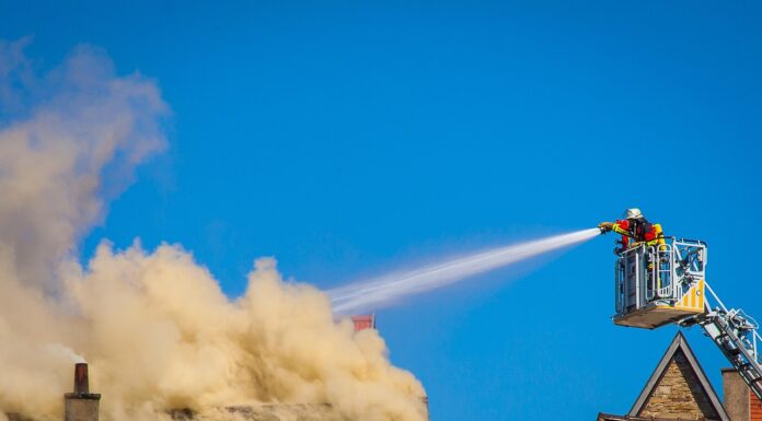 Millionenschaden nach Wohnungsbrand in Pattensen: Ermittlungen wegen fahrlässiger Brandstiftung Küchenbrand verursacht Millionenschaden in Pattensen: Ermittlungen wegen fahrlässiger Brandstiftung laufen bereits