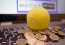 Wettbüro überfallen: Zwei Männer erbeuten Bargeld und fliehen Wettbüro überfallen: Zwei Männer erbeuten Bargeld und fliehen. Polizei sucht nach Zeugen und Hinweisen zu den Tätern