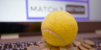 Wettbüro überfallen: Zwei Männer erbeuten Bargeld und fliehen. Polizei sucht nach Zeugen und Hinweisen zu den Tätern