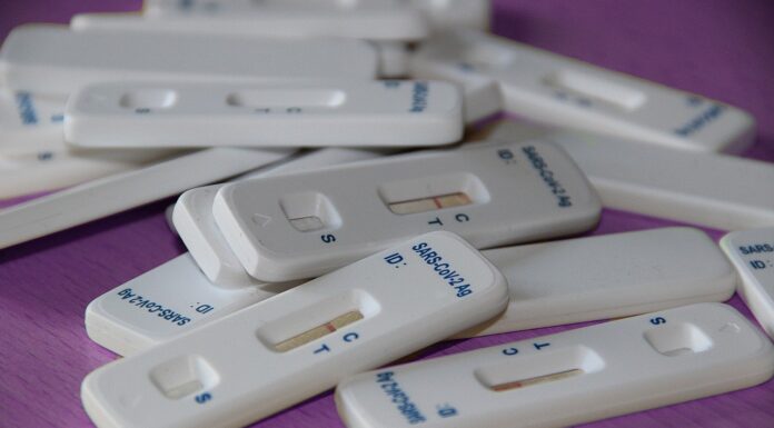 Freiheitsstrafe für Betreiber eines Corona-Testzentrums wegen mehrfachen Betruges verhängt. Gericht spricht Urteil