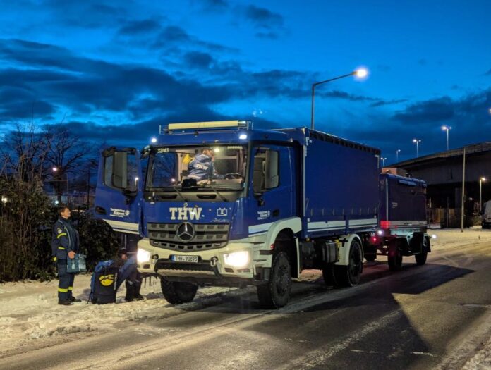 THW-Einsatzkräfte unterstützen die Berliner Bürger nach dem Stromausfall Wunstorfer THW-Fachgruppe Elektroversorgung hilft in Berlin nach Stromausfall. Unterstützung für Zivilbevölkerung und betroffene Einrichtungen