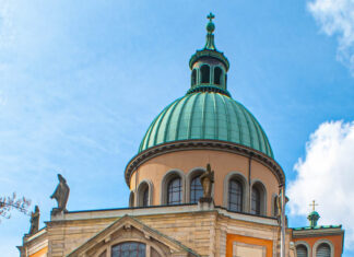Anmeldungen Klasse 5 für das Schuljahr 2026/27 stehen bevor. Katholische Schulen informieren über wichtige Termine und Veranstaltungen
