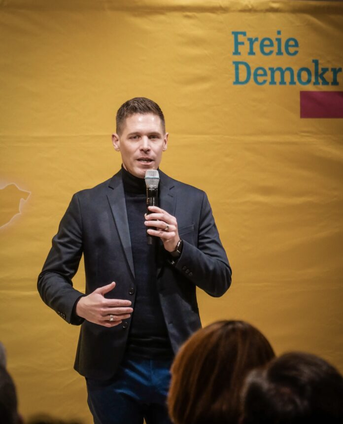 Robert Reinhardt-Klein bei der Nominierung durch die FDP-Region Hannover Robert Reinhardt-Klein zur Wahl nominiert: FDP setzt auf Verlässlichkeit und moderne Infrastrukturpolitik für die Region