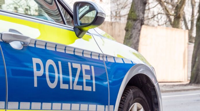 Ein Polizeibeamter beobachtet Sachbeschädigung und stellt Tatverdächtigen vor Dienststelle in der Südstadt