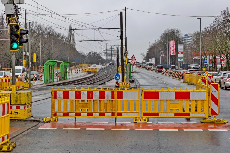 Vahrenwalder Straße wird zum Engpass durch Bauarbeiten für Hochbahnsteige