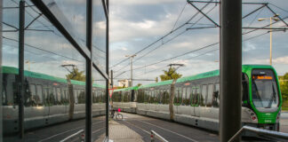 Nächtlicher Ersatzverkehr mit Bussen wegen Gleisbauarbeiten im Tunnelbereich auf der Strecke der Stadtbahnlinien 3 und 7