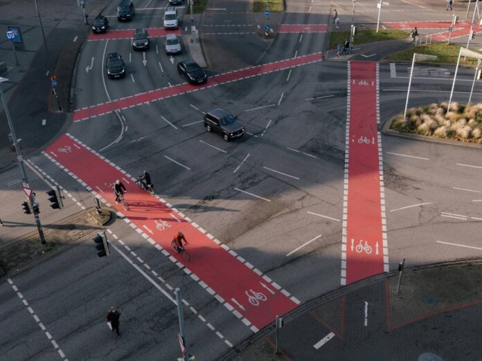 Zwei Spuren fürs Rechtsabbiegen: Am Aegidientorplatz startet ab Ende März ein sechsmonatiger Test mit gelben Markierungen