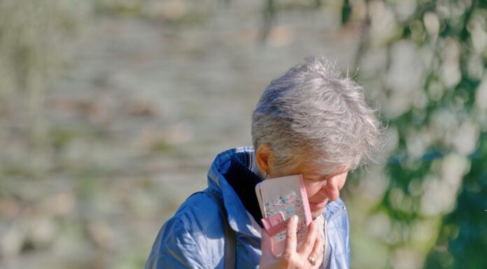 Die Polizei warnt vor Betrugsmasche: Schockanrufe zielen auf Senioren ab und verursachen hohe Schäden