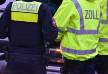 Verdacht auf Schwarzarbeit und Betäubungsmittelhandel: Polizei und Zoll durchsuchten Bars und Wohnungen in Hannover und Umgebung