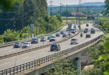 Messeschnellweg: Behelfsbrücke am Weidetor sichert Verkehr bis zum Bau einer neuen Brücke, Bestandsbrücke wird bis April verstärkt