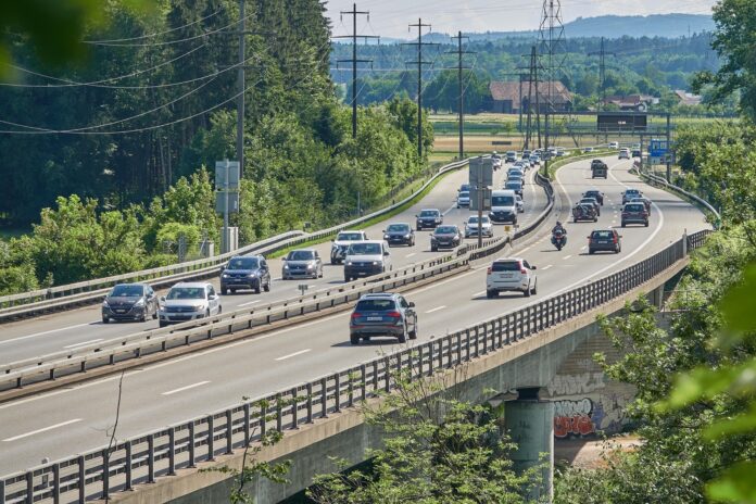 Messeschnellweg: Behelfsbrücke am Weidetor sichert Verkehr ab 2030 Messeschnellweg: Behelfsbrücke am Weidetor sichert Verkehr bis zum Bau einer neuen Brücke, Bestandsbrücke wird bis April verstärkt