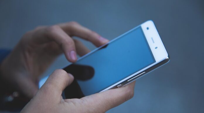 Das Handy als Fahrkarte: Die neue App ÜSTRA easy ermöglicht einfaches Einchecken, Einsteigen und Losfahren im Nahverkehr ohne Tarifzonen