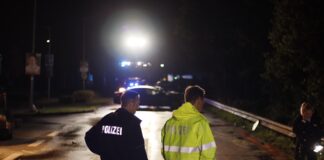 Unfall auf A7: Sechs Verletzte, Trümmer auf allen Spuren, zeitweise Sperrung Fahrtrichtung Süden