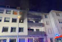 Verletzte Person bei Wohnungsbrand: In der Nacht zu Montag brennt eine Wohnung, der Bewohner erleidet Rauchgasvergiftung