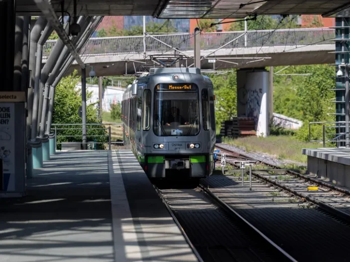 Ersatzverkehr mit Bussen auf der Stadtbahnlinie 6: Sperrpause, Umstieg an Bünteweg, Feldbuschwende entfällt