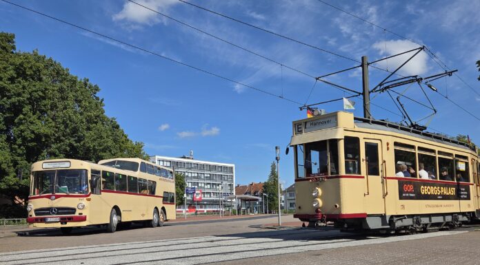 Maibaumexpress fährt alle 15 Minuten - Historische Bahnen rollen am 1. Mai, Ende in Sarstedt, Shuttle nach Wehmingen