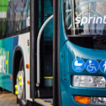 ÜSTRA setzt auf Sonntagsfahrplan am 1. Mai 2026. Dazu kommen NachtSternverkehr, Nachtliner, Spätfahrten und Umleitungen