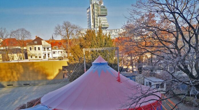 Die Zirkus Salto Jubiläumsshow läuft am 30. und 31. Mai im Zirkuszelt am Haus der Jugend in Hannover mit Akrobatik und Jonglage