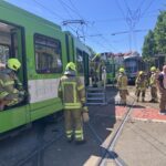 Stadtbahnen stoßen an der Haltestelle Allerweg in Linden-Süd zusammen. Zwölf Menschen wurden verletzt, sieben kamen ins Krankenhaus