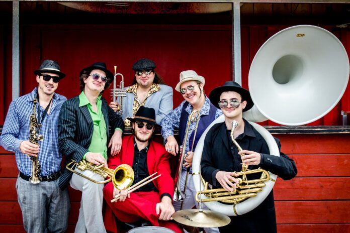 Late-Zoo im Erlebnis-Zoo Hannover läuft bis zum 30. Juli donnerstags bis 22:00 Uhr mit Jazz in Yukon Bay und Tierprogramm