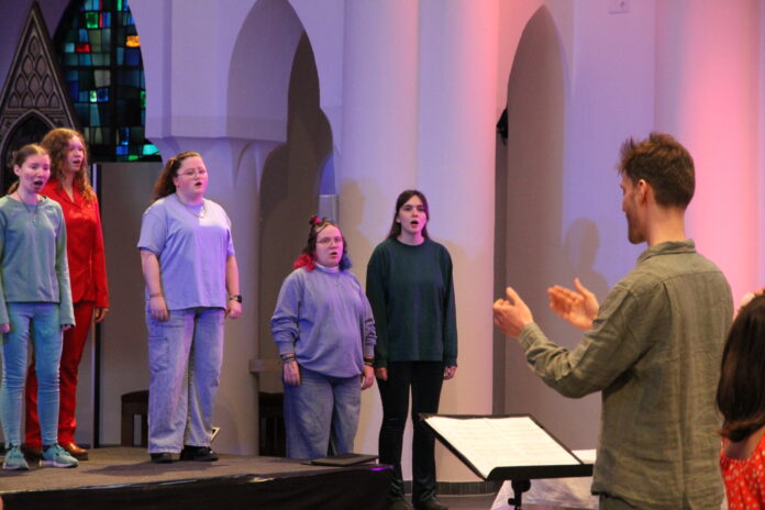Das Dolphie Singspiel in Vahrenwald-List ist Ende Juni in der Kirche St. Joseph zu sehen und thematisiert Plastikmüll im Meer