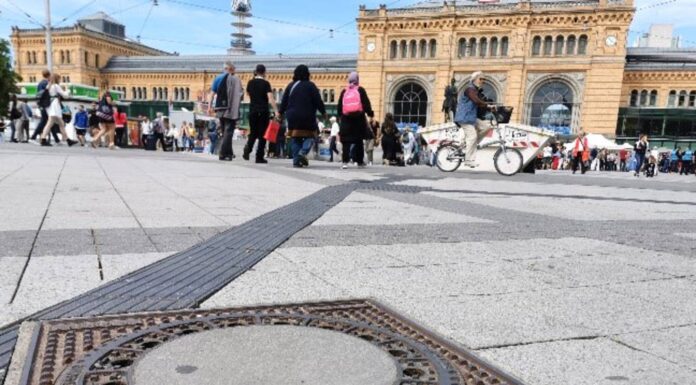 Musikgully goes WM in Hannover: Ab Donnerstag, 11. Juni, laufen auf dem Bahnhofsvorplatz tagsüber bekannte Fußball-Klassiker