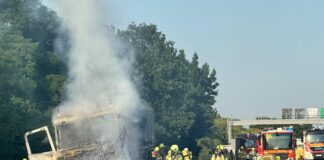 Ein LKW brannte am heutigen Freitag auf der A2 bei Garbsen Richtung Dortmund. Die Autobahn war ab 18:55 Uhr voll gesperrt