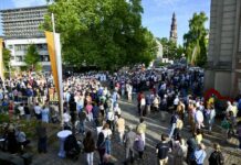 Fronleichnamsfeier in Hannover vor St. Clemens: Gottesdienst, Prozession zum Steintor und Kollekte für Familien in Not