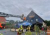 Feuerwehr löscht am Vormittag Feuer in Restaurant in Bothfeld, Hannover. Brand in Lagerraum, starke Rauchentwicklung, niemand verletzt